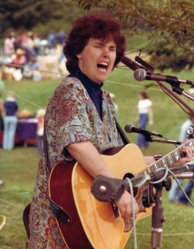 Teeth. Lots of teeth. Smart Aleck singing at 1976 or ’77 Festival. Teeth. Lots of teeth. Smart Aleck singing at 1976 or ’77 Festival.